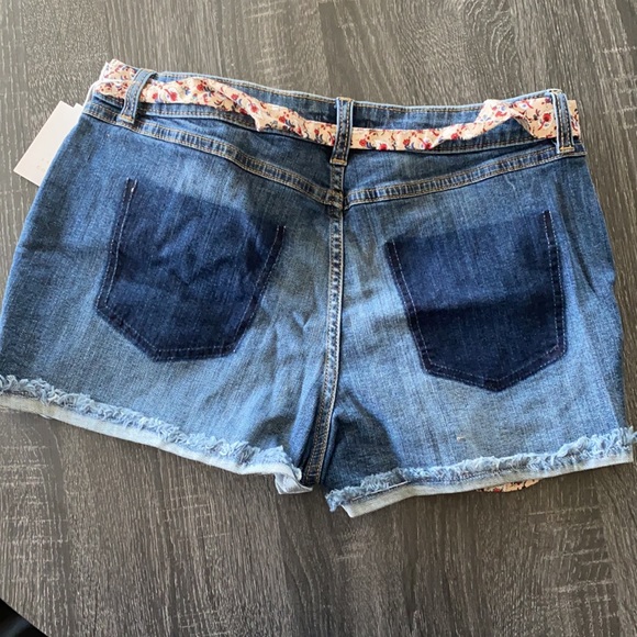 Lauren Conrad Shorts - Picture 4 of 4